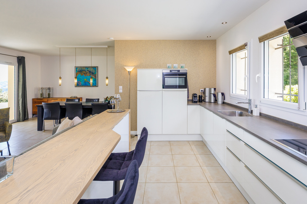 Fully equipped modern kitchen