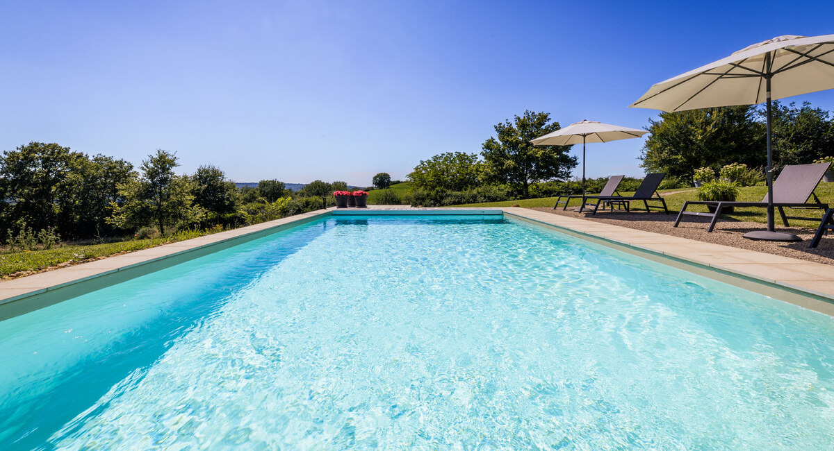Pool with views over the Dordogne valley