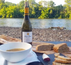 Limeuil Riverside picnic along the Dordogne near the villa