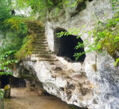 Roque Saint-Christophe Ancient cliff dwellings at Roque Saint-Christophe